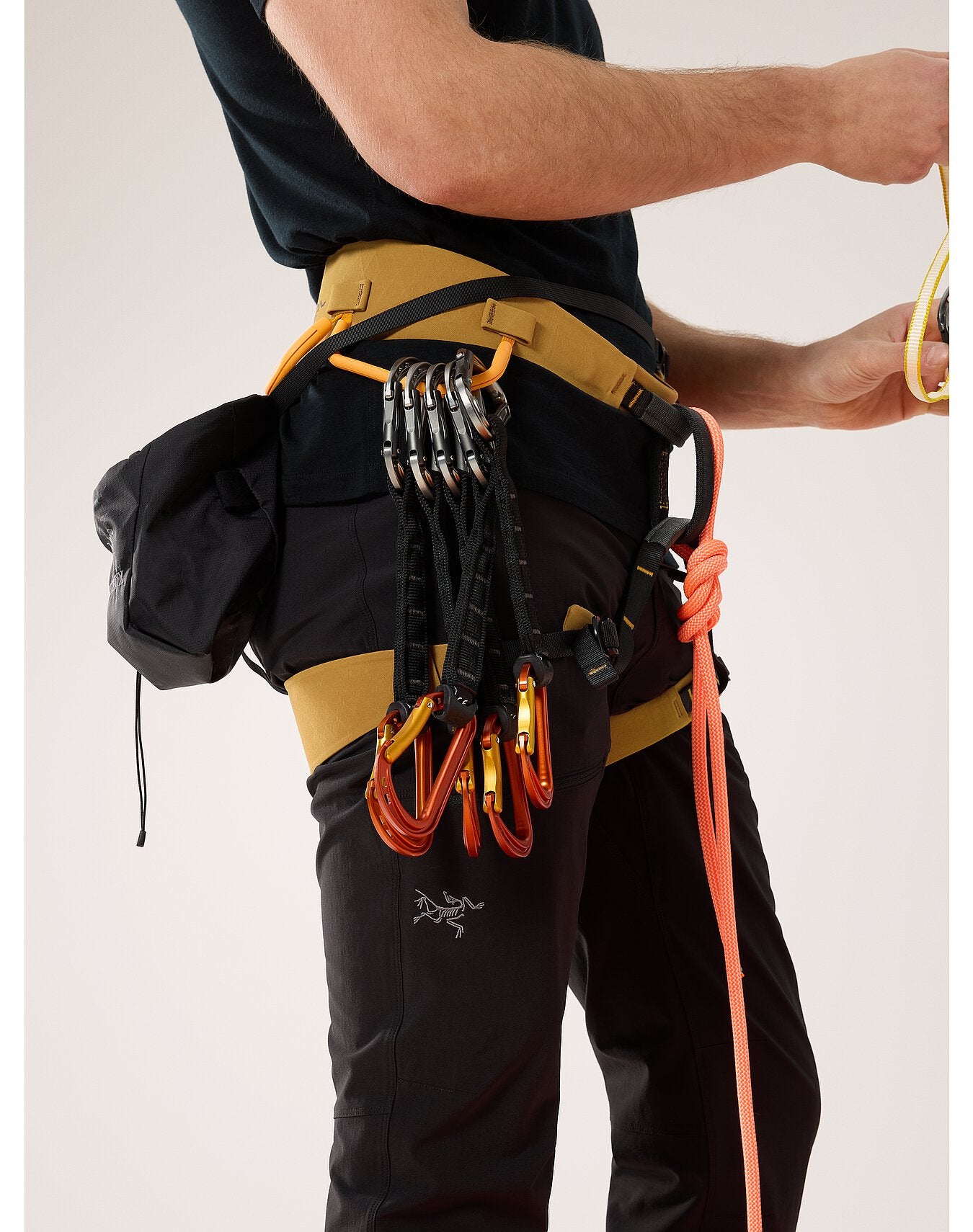 AR-395a Harness Men's